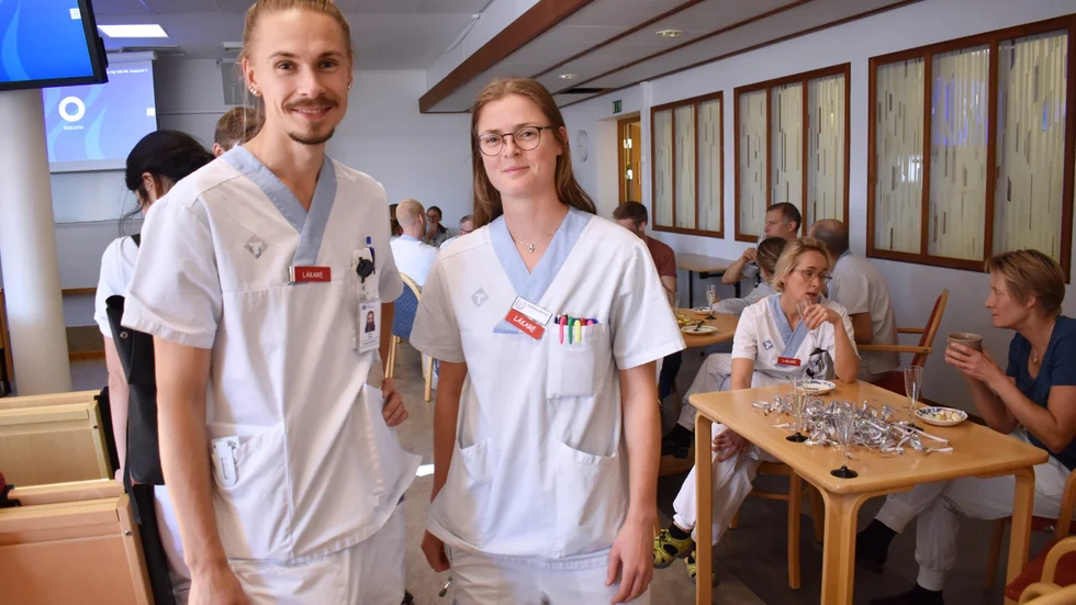 Filip Särs och Caroline Schulz är nyanställda AT-läkare och har bara jobbat tre veckor på Skellefteå lasarett. Båda säger att de trivs bra. 