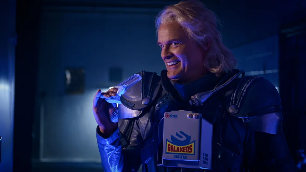 Johan Rheborg som Kenny Starfighter.