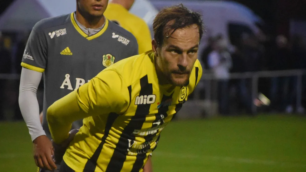 Alexander Svartz fick hoppa in som målvakt i Gullringen.