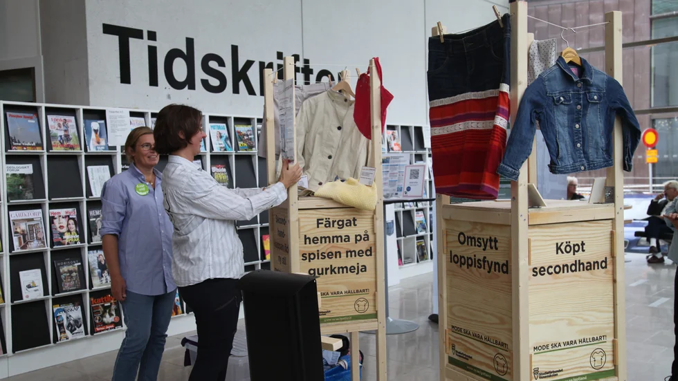 Studieförbundet Vuxenskolan har sin utställning "Gotland byter om" under hösten på Almedalsbiblioteket, Slite- och Hemse bibliotek. 