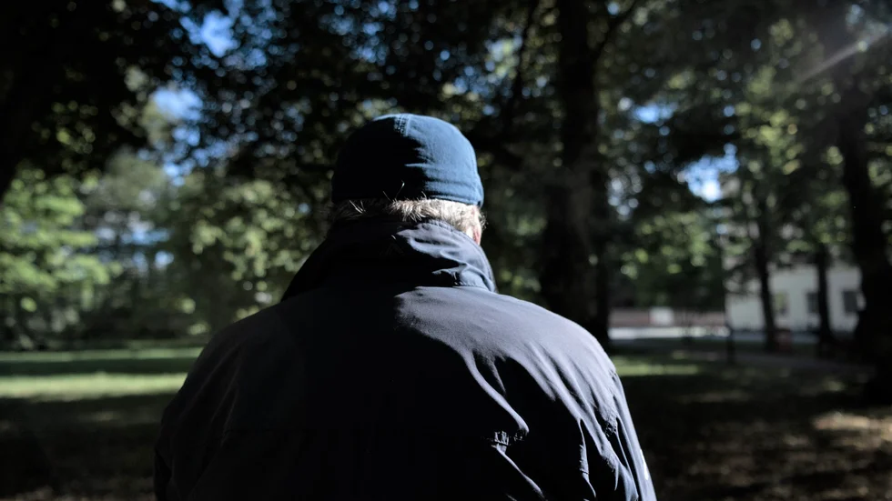 Uppsalabon Arne fick prata med "bankens  säkerhetsavdelning" på telefon och kopplades även till en "polis" som "banken" samarbetade med.