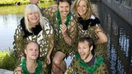 Redo för ännu en revysommar på Kråkholmen är Carina Perenkranz, Pontus Helander, Maria Olofsson, Anders Håkansson och Denny Lekström. Foto: Robert Svensson