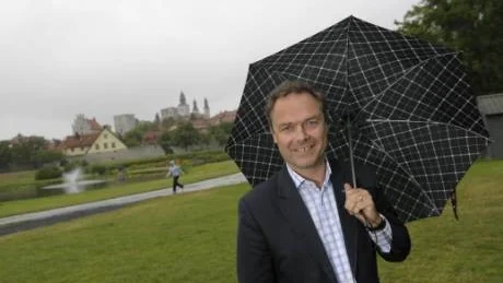 Jan Björklund körde med gamla godingar som kärnkraft, utbildning och arbetslinje när han inledde Almedalsveckan i Visby på söndagskvällen.