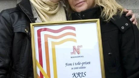Maria Moraes och Marita Burman vill att alla KRIS och Unga KRIS:s medlemmar i Norrköping ska känna sig hedrade över priset. Foto: Janne Forsby