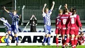 Gustaf Andersson har just tagit tillvara på en frisparksretur och Jimmy Svensson och Sebastian Henriksson jublar medan ett snopet IFK Norrköping bara kan konstatera faktum.
FOTO: SCANPIX