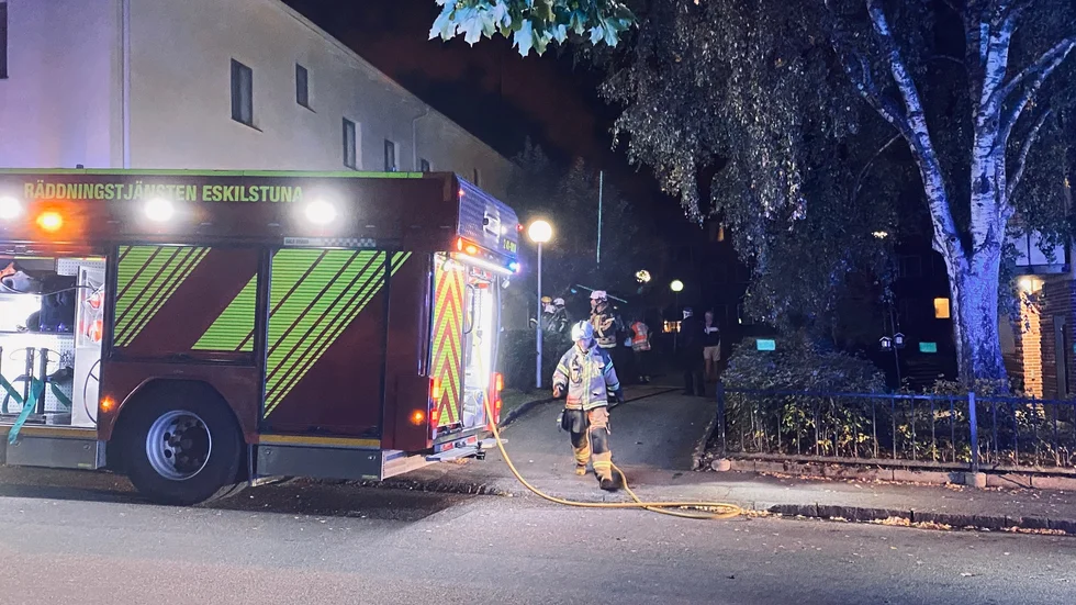 En brand utbröt i en lägenhet på Andbergsgatan i Eskilstuna under onsdagskvällen.