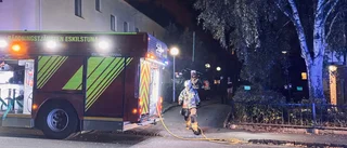 Lampa misstänks ha vållat brand i flerfamiljshus