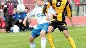 IFK Norrköpings inhoppare Michael Kassayousef kämpar hårt mot en BK Häckenförsvarare. IFK Norrköpings Blag vann mötet med Häckens dito med 21 på Borgsmo IP.
FOTO: NICLAS SANDBERG