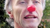 Clarence Forsström har förmågan att med hjälp av pekare känna av var jordkraftlinjerna går under jordytan. 	
FOTO: NICLAS SANDBERG