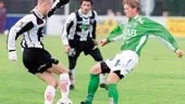 Pelle Andersson, Sylvia, och Göran Bergort, Brage, var ofta i centrum på Bollspelaren. Dalkarlen var gladast efteråt, 03 betyder att Brage spelar i superettan också nästa år. I bakgrunden Jojje Karathanasis, också med förflutet i IFK Norrköping.
FOTO: NICLAAS SANDBERG
