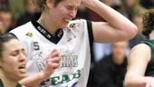Nej! Dolphins-centern Mona Karlsson gjorde en bra match i den första semifinalen mot Nerike. I går var hon, liksom övriga delfiner, riktigt dålig.
ARKIVFOTO: ROBERT SVENSSON