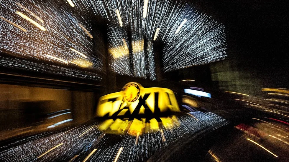 Taxichauffören upptäckte först efter tumultet att passageraren hade använt en kniv. (Arkivbild)