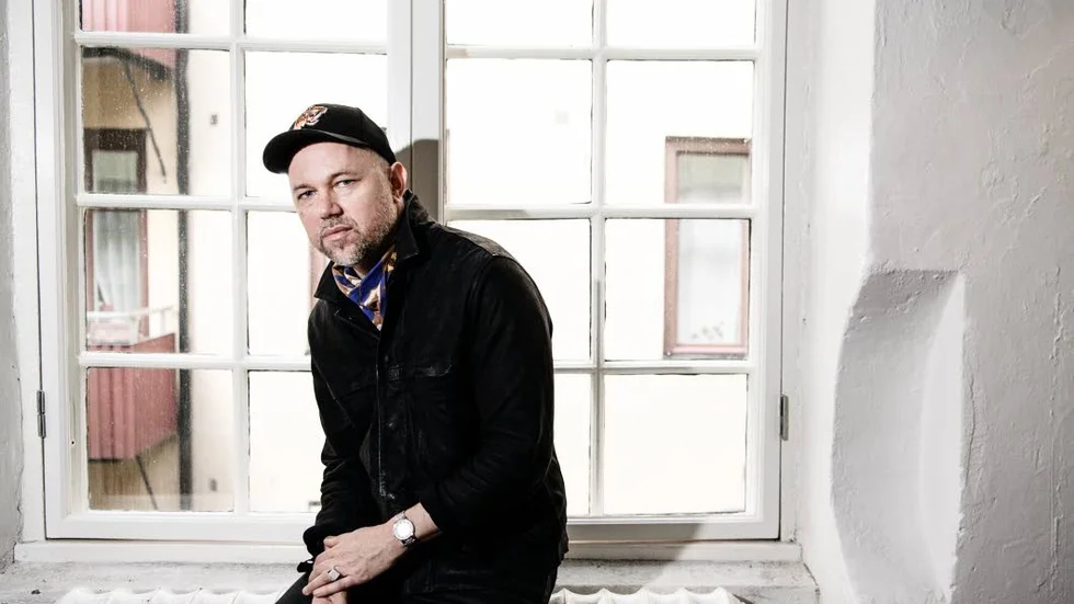 För första gången ger Tomas Andersson Wij ut "Första maj i Piteå" officiellt. Låten skrev han på plats i Piteå redan 2006.