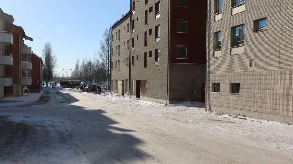 Västergatan med omnejd måste byggas om till en kostnad av 4,1 miljoner under 2019, men i nuläget finns inget beslut varifrån pengarna ska tas.