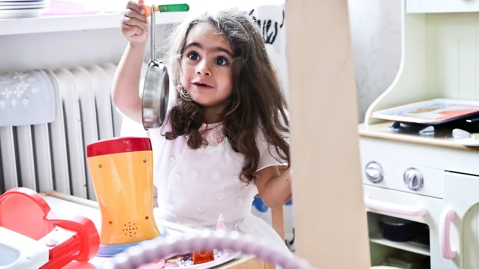 Maria Gevokiyan, tre och ett halvt år, har återförenats med sina biologiska föräldrar. Familjen har fått ett tidsbegränsat uppehållstillstånd. (Arkivbild)