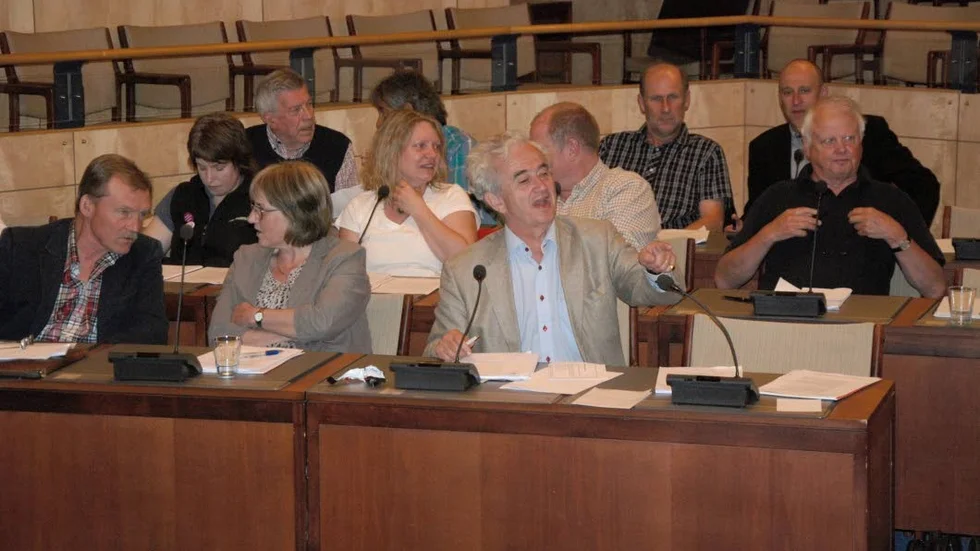 Oppositionen. Flera av oppositionspolitikerna uttryckte oro över att Finspångs tekniska verk inte gör tillräckligt mycket vinst.