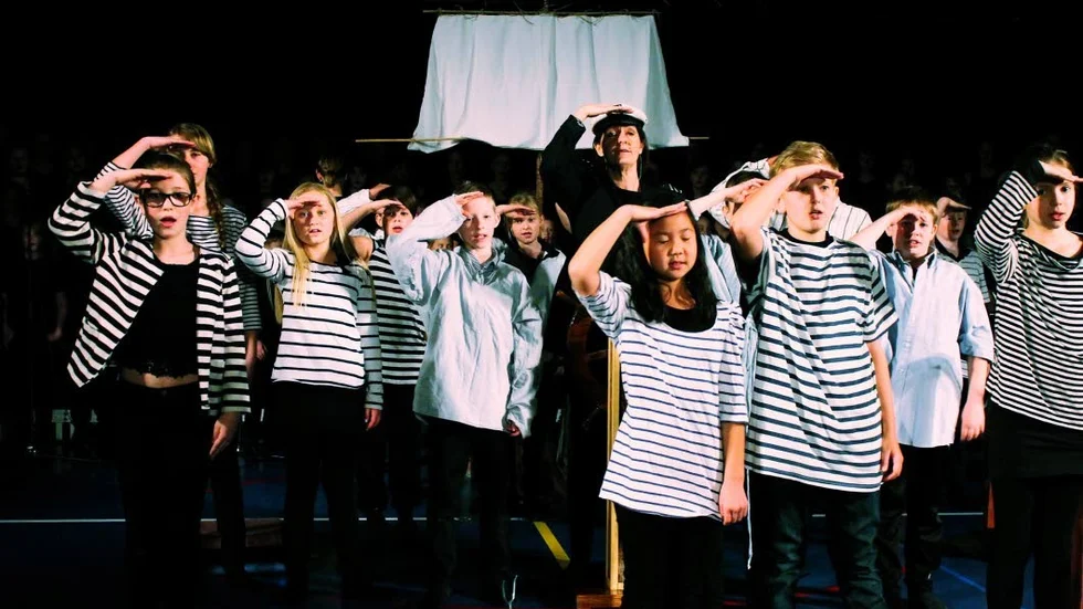 Skepp ohoj. 125 mellanstadielever på kommunens skolor spelade upp en musikal på tisdagen med alltifrån pirater till skattfynd.