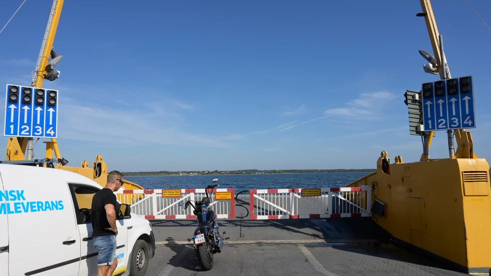 Att tuta på turister för att de inte kör ombord i tid, är ingen säkerhetsfråga. 