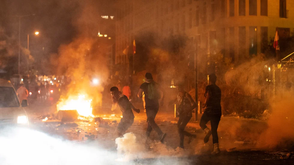 Kravallpolis använde tårgas mot demonstranter i Beirut, Libanon.