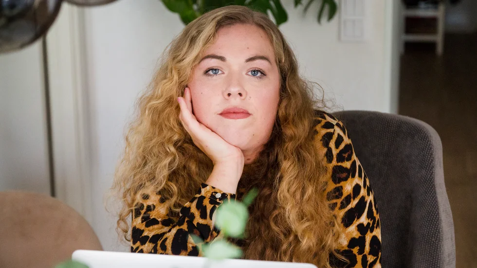 Rullstolsburna Amanda Wängåker behöver hjälp av Arbetsförmedlingen för att komma ut i arbetslivet. Trots att hon varit inskriven som arbetssökande sedan 2017 har hon fortfarande inte fått något jobb.