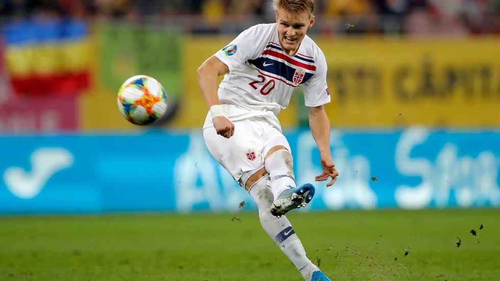 Martin Ødegaard i en EM-kvalmatch mot Rumänien förra året. Arkivbild.