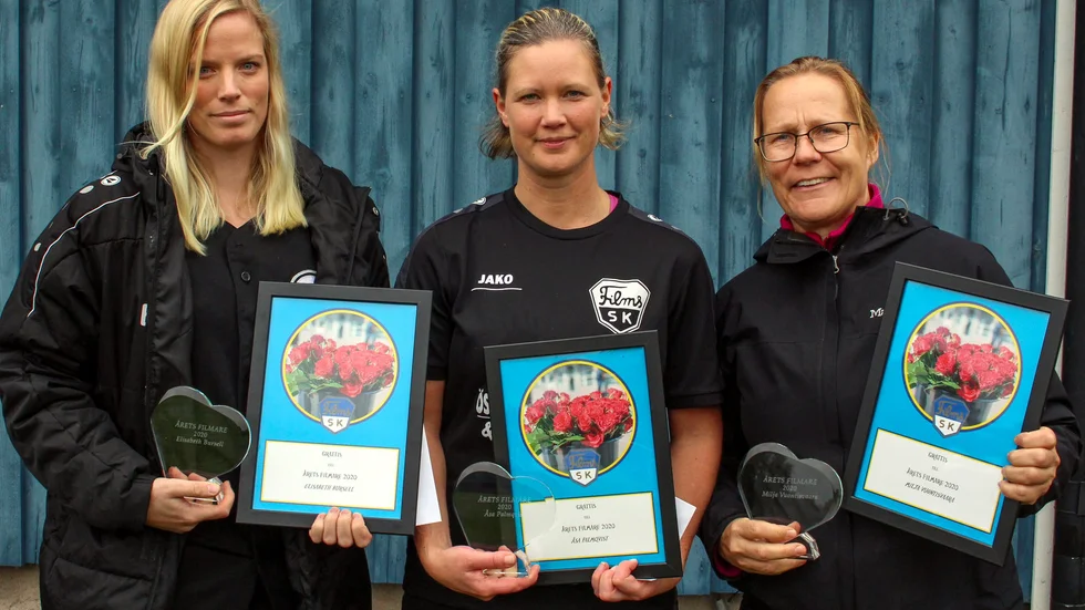 Elisabeth Bursell, Åsa Palmqvist och Milja Vuontisvaara tilldelades priset som Årets Filmare efter att ha räddat livet på en spelare som föll ihop med hjärtstopp under en match i damfemman.