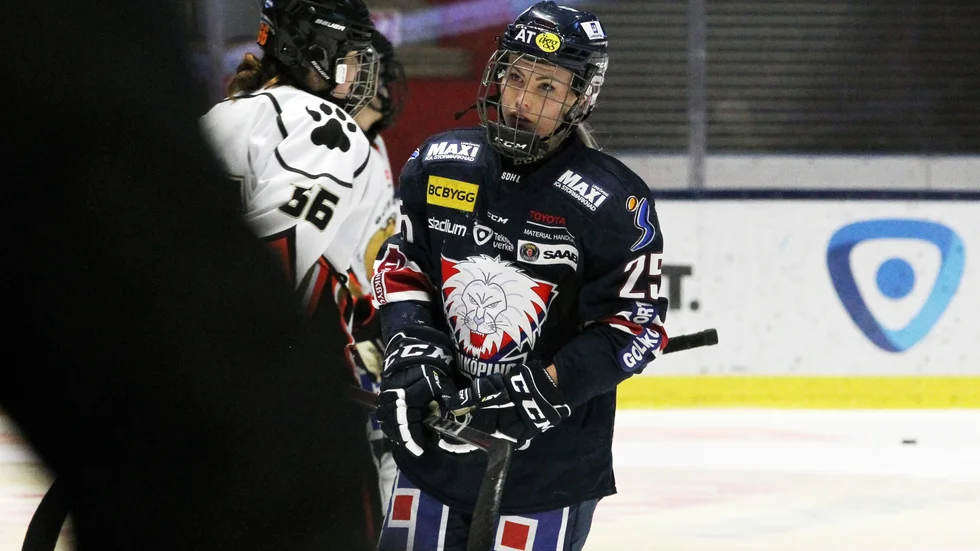 Moa Wernblom är en av få svenska spelare hos LHC-damerna.
