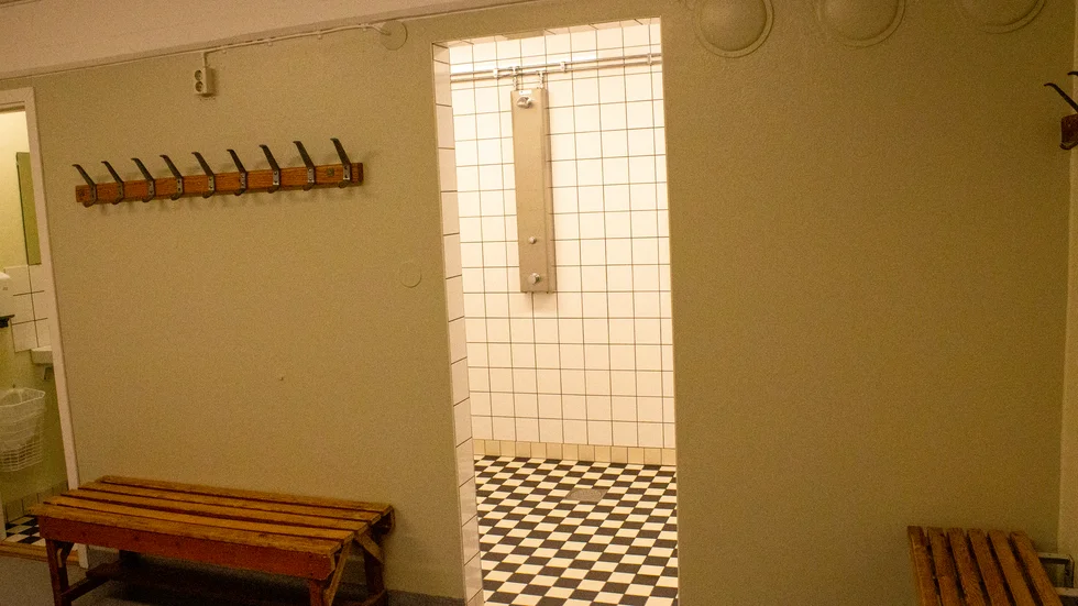 En tjej under 15 år anmäls för kränkande fotografering.
