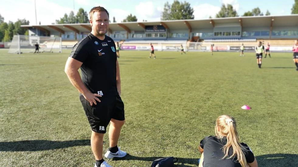 Moröns tränare, Fredrik Asplund, är redo för helgens möte med Lidköping. På fredagens träning finslipades detaljer som kan bli avgörande i matchen.