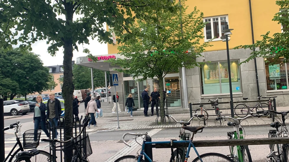 Polisen kontrollerade en man på Storgatan i Luleå vid 14.30-tiden på fredag. Mannen är nu misstänkt för narkotikabrott.
