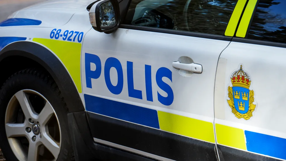 En man i 30-årsåldern misstänks för grovt rattfylleri efter att ha kört omkull på moped. 