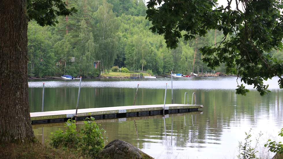 Nu är det fritt fram igen. Algblomningen i sjön Linden är över, efter fredagens kontroll har kommunen tagit bort sin avrådan att inte bada i sjön.