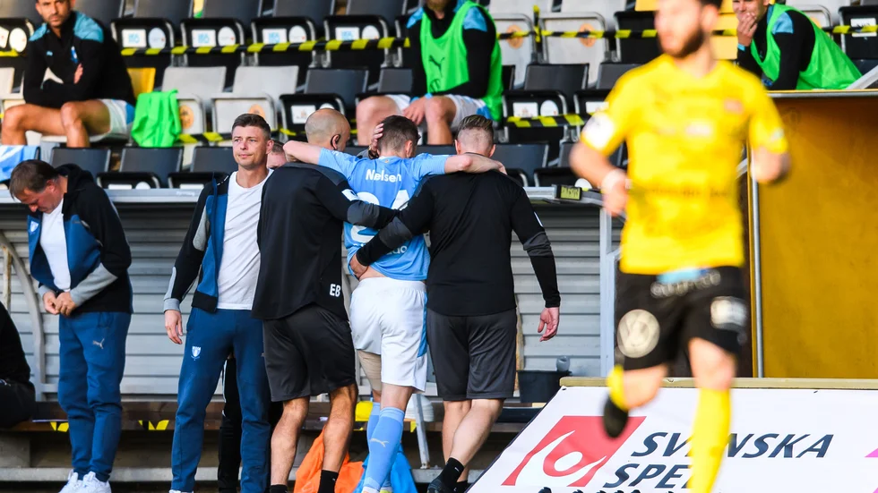 Lasse Nielsen fick kliva av i matchen mot Mjällby i svenska cupen.