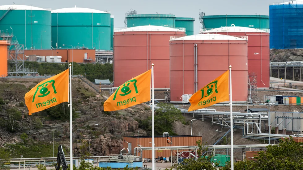 Preem utökar produktionen av förnybar diesel. På bilden oljeraffinaderiet i Lysekil. Arkivbild.