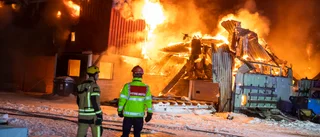 Entreprenörer räddar Stenvalls efter branden