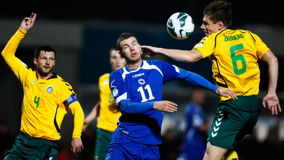 Marius Zaliukas, till höger, under en landskamp med Litauen 2013. Arkivbild.