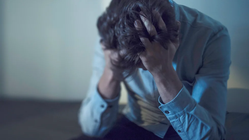 ”Ångest är en stark oro eller rädsla som tydligt känns i kroppen. Det är obehagligt men inte farligt att ha ångest.” Det skriver 1177. 