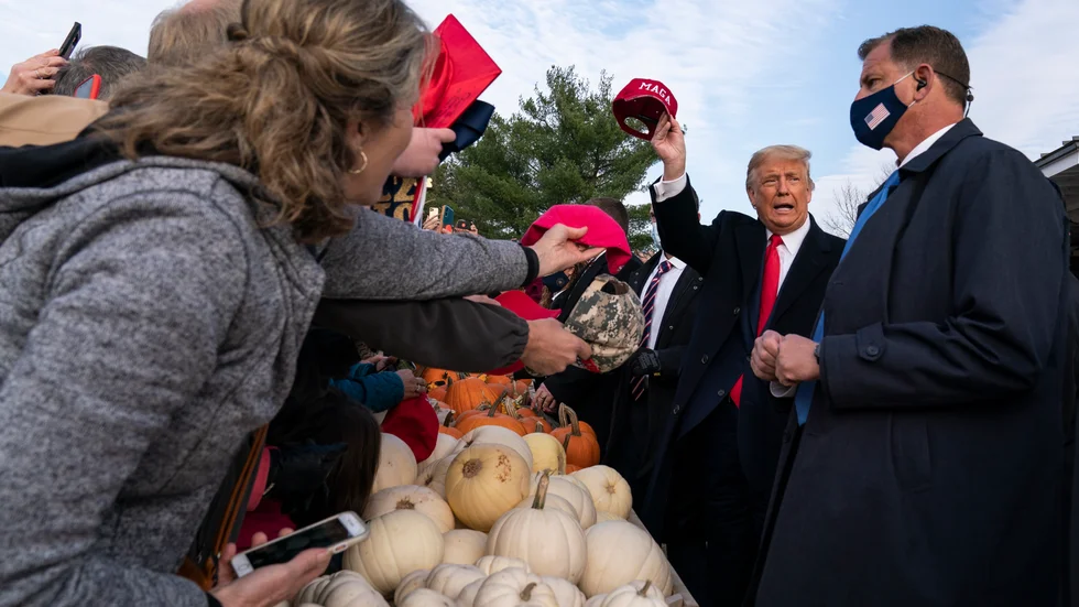 USA:s president Donald Trump träffar supportrar i Levant, Maine.