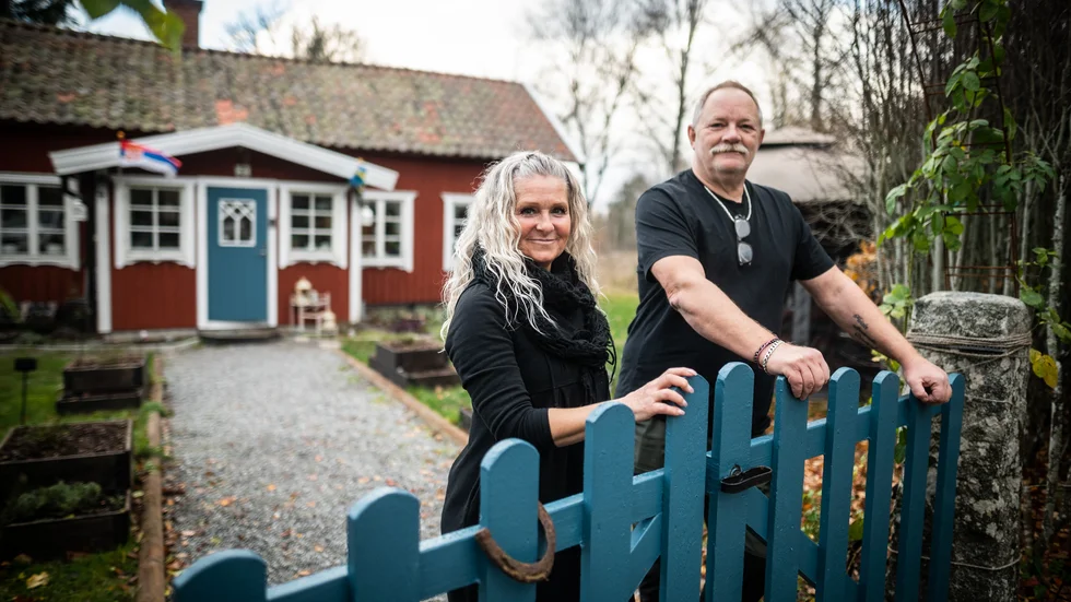 Beba Praizovic och Peter Fredriksson drabbades båda av covid-19 men Peter, som är i riskgruppen, har varit helt symtomfri medan Beba blev väldigt sjuk men nu är på bättringsväg.