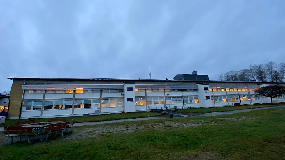En ny kommunal grundskola ska ersätta Enöglaskolan. Nu vill skolpolitikerna ha in namnförslag på nya skolan. 