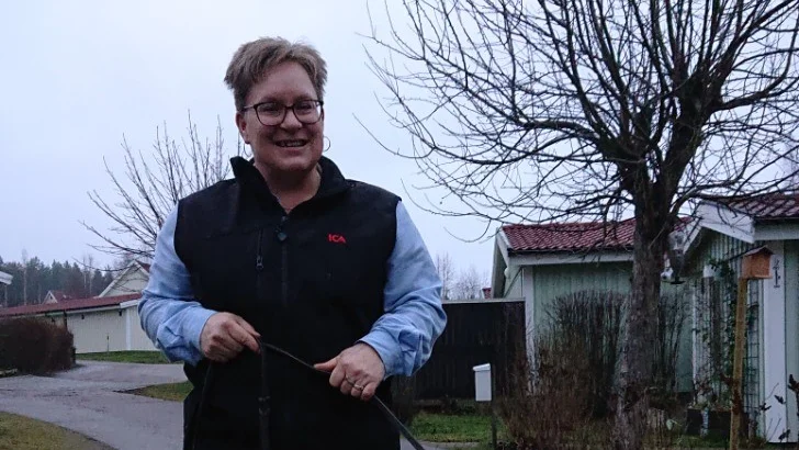 Pia Steisjö skriver även i förslaget: "Det vore även bra med en informationsskylt hur det fungerar. Vilka tider det går att tända samt att det lyser i en timme från att du trycker på knappen".