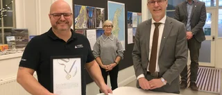 Magnus Olsson hyllas med tårta