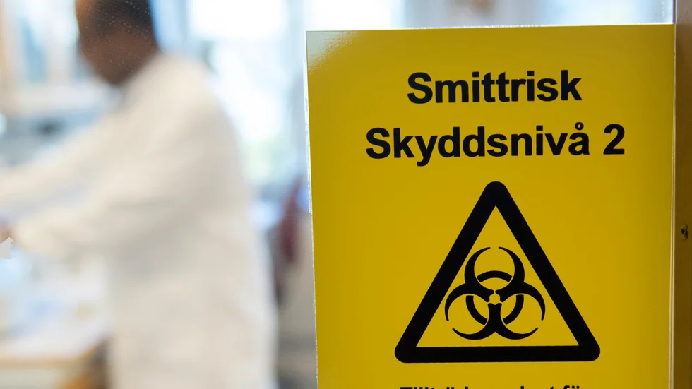 Ett smittskyddslaboratorium på Folkhälsomyndigheten i Stockholm. Arkivbild.