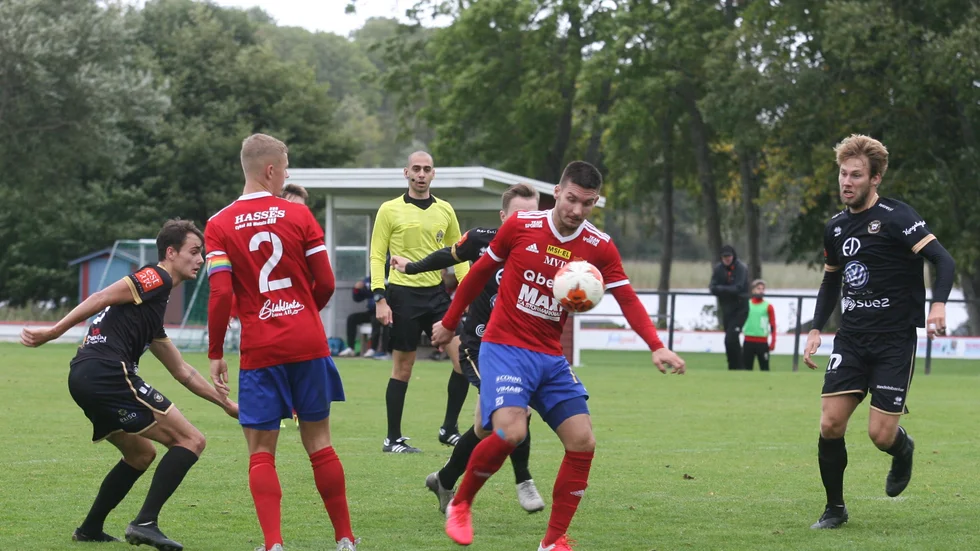 Borenbacken Adnan Zekic har lämnat klartecken till en fortsättning i Motalalaget. Ett Boren som åker till Barcelona för uppladdning inför trean, fem dagar i slutet av mars.