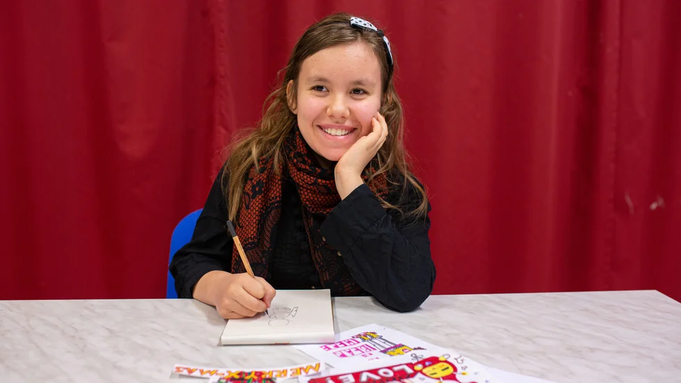 Joline Röstwall, 11, har tecknat sedan hon var liten. Och intresset har inte avtagit. "I framtiden skulle jag vilja bli illustratör".
