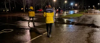 Följ med på nattlig promenad: "Vi vill inte bara klaga på Facebook, utan göra något"
