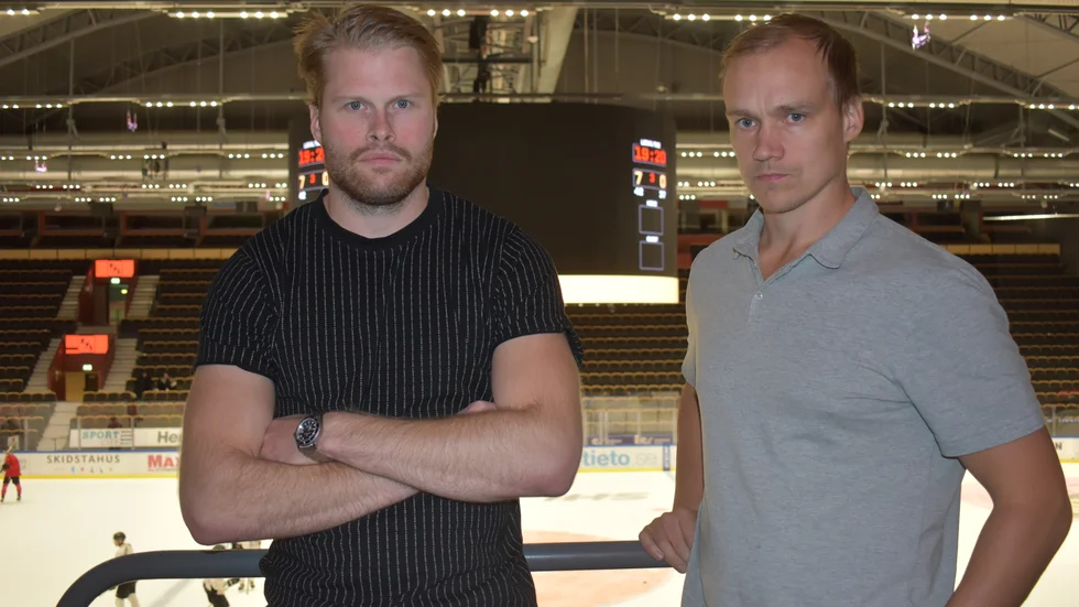 Årets tränarduo i SK Lejon. Två välkända ansikten i hockeysammanhang. Johan Burlin och Alexander Sundqvist jobbar nu för att förbereda sitt lag för premiär i Hockeyettan.