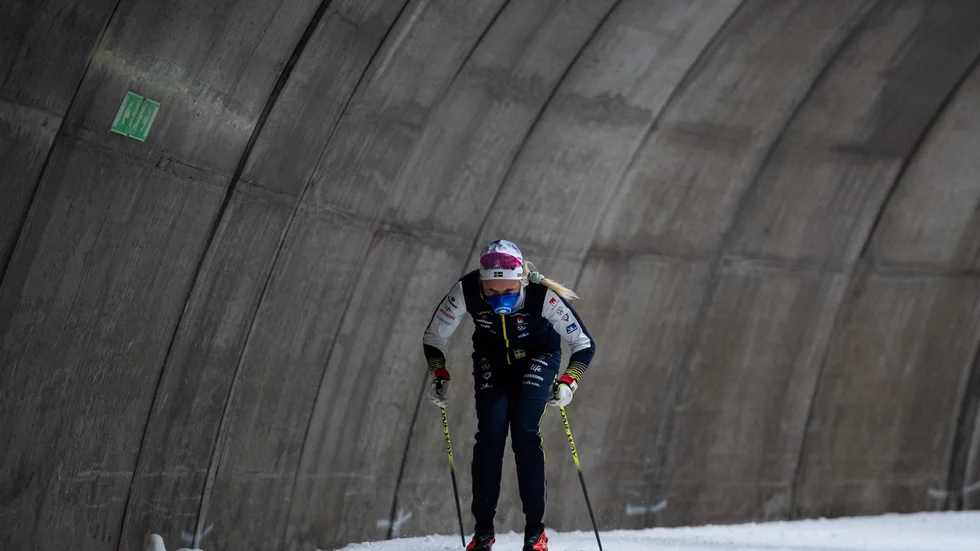 På grund av den rådande coronapandemin har det blivit enbart träning hemma i Sverige. Här i Torsbys skidtunnel.