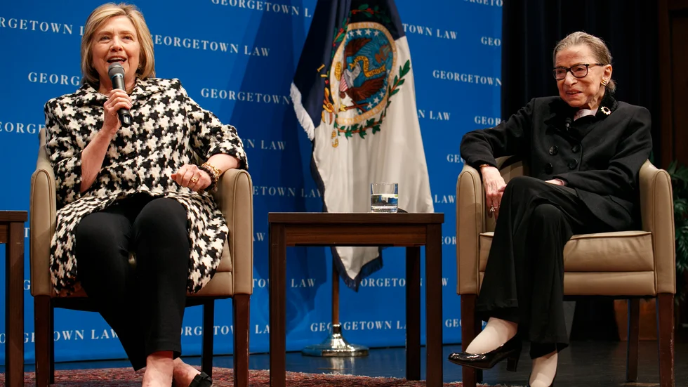 Hillary Clinton tillsammans med Ruth Bader Ginsburg under en föreläsning vid Georgetown University i Washington i fjol.