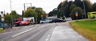 Två bilar i krock efter Svartövägen
